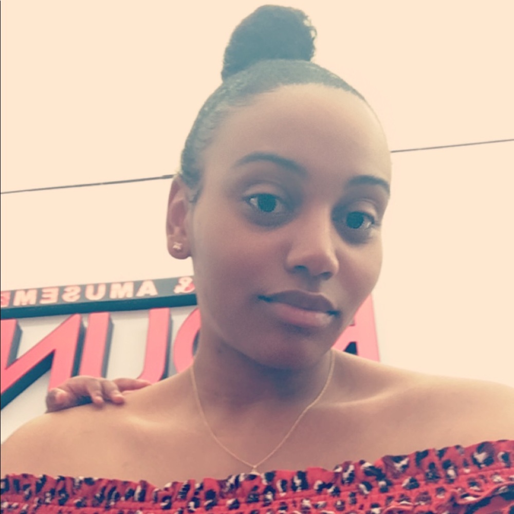 Meet your Posher, Tia